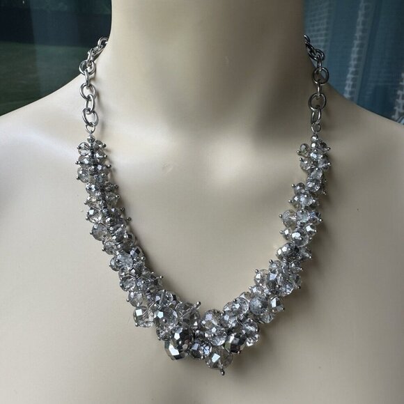 Vera Wang Necklace Faceted Smoke Glass Saucer Cluster Silver Tone Metal 20"‎ - Picture 1 of 8